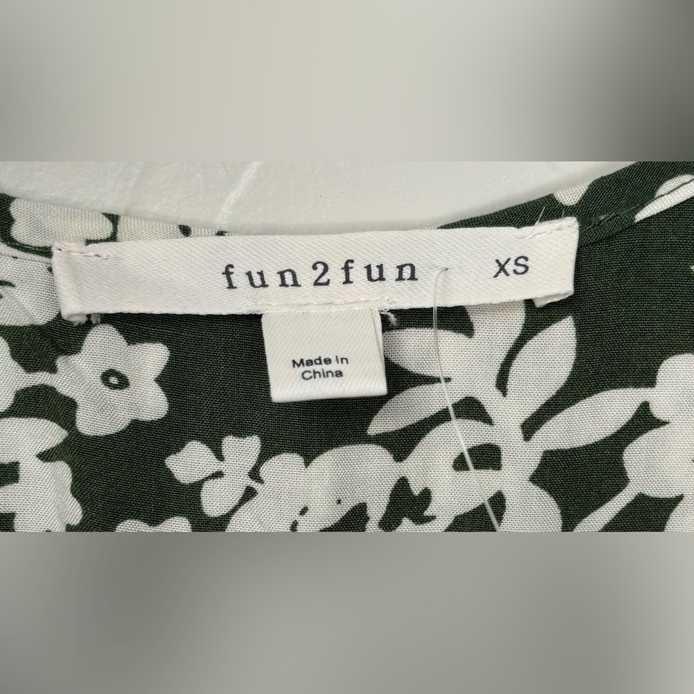 Fun2Fun Green White Floral Pintuck V-Neck Long Sleeve Blouse XS 0670 - Picture 6 of 9